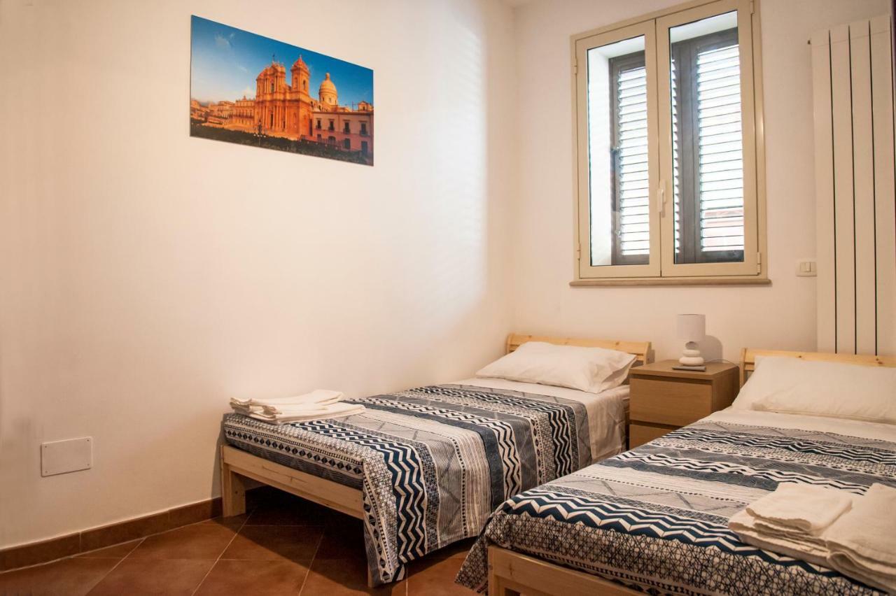 la lanterna casa vacanze Apartamento Noto Exterior foto